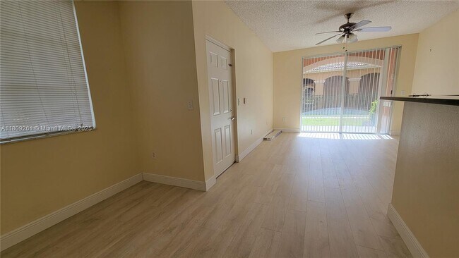 8000 N Nob Hill Rd in Tamarac, FL - Building Photo - Building Photo