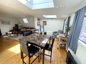 10 Evergreen Ave, Unit 3 in Somerville, MA - Foto de edificio - Building Photo