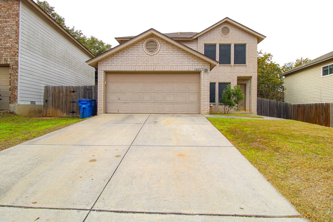 10217 Sandbrook Hill in San Antonio, TX - Building Photo