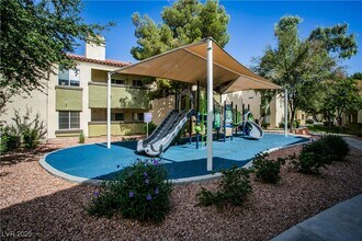 2675 Windmill Pkwy in Henderson, NV - Building Photo - Building Photo