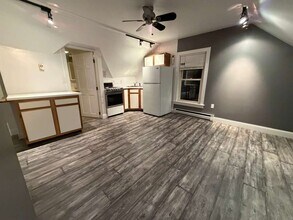 8 Central St, Unit Apt 3 in North Brookfield, MA - Building Photo - Building Photo