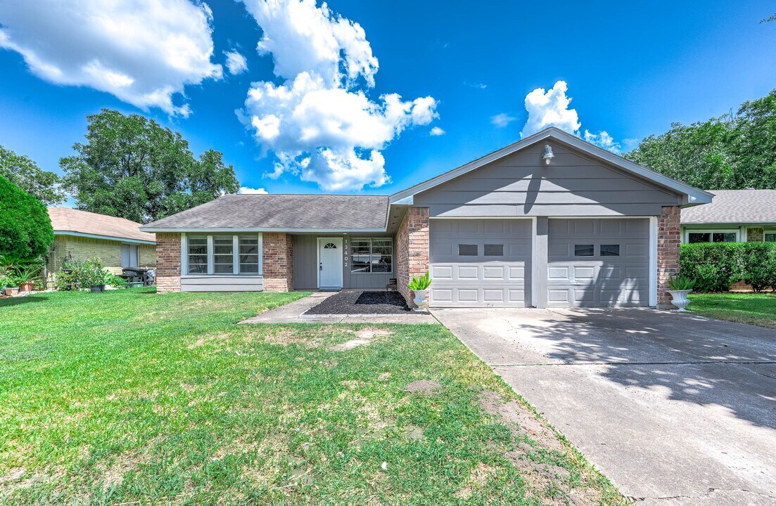 13402 Tara Oak Dr in Houston, TX - Building Photo