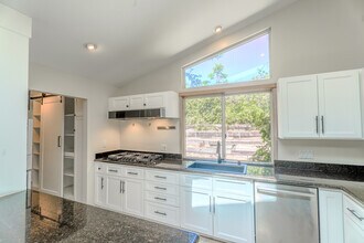 24332 Hatteras St in Los Angeles, CA - Building Photo - Building Photo