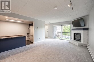1102-1102 Horseshoe Valley Rd W in Barrie, ON - Building Photo - Building Photo