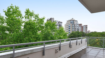 2151 W 39th Ave in Vancouver, BC - Building Photo