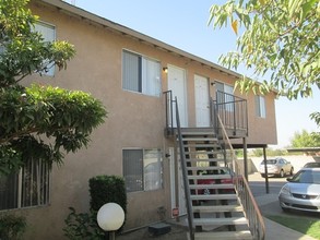 4325 N Chestnut Ave in Fresno, CA - Foto de edificio - Building Photo