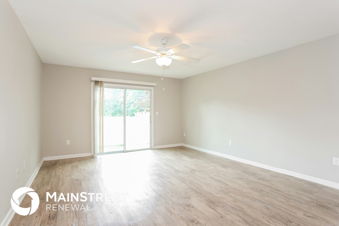 562 Eiseman Wy in Jacksonville, FL - Building Photo