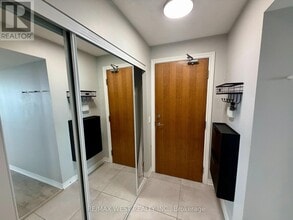 60 Disera Dr in Vaughan, ON - Building Photo - Building Photo