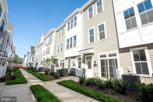 8104 Donatello Dr in Princeton, NJ - Building Photo