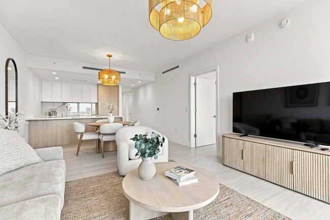 2411 Laguna Cir