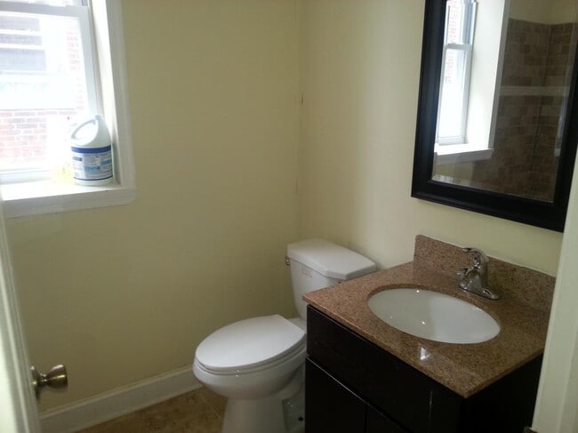 4210 Powelton Ave, Unit First Floor in Philadelphia, PA - Foto de edificio - Building Photo