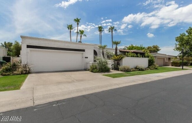2551 E Missouri Ave in Phoenix, AZ - Building Photo - Building Photo
