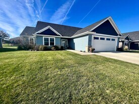 725 Melendy Ln in Cedar Falls, IA - Building Photo