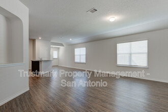 121 Little Wichita in Cibolo, TX - Building Photo - Building Photo