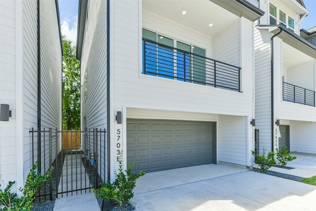 5703 Balbo St in Houston, TX - Building Photo - Building Photo