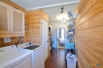 553 Scenic Dr in Canyon Lake, TX - Building Photo - Building Photo