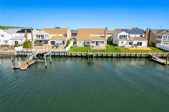 4047 Greentree Dr in Oceanside, NY - Foto de edificio - Building Photo