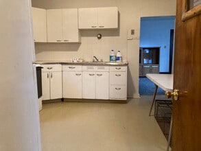 3421 W Kilbourn Ave in Milwaukee, WI - Foto de edificio - Building Photo