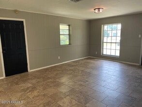 110 Raggio Dr in Scott, LA - Foto de edificio - Building Photo