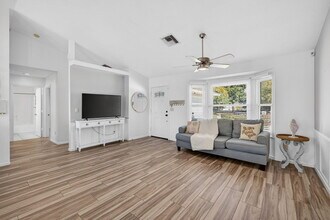 341 11th Ave in Vero Beach, FL - Building Photo - Building Photo