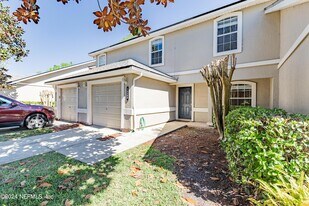 1630 Vineland Cir in Fleming Island, FL - Building Photo