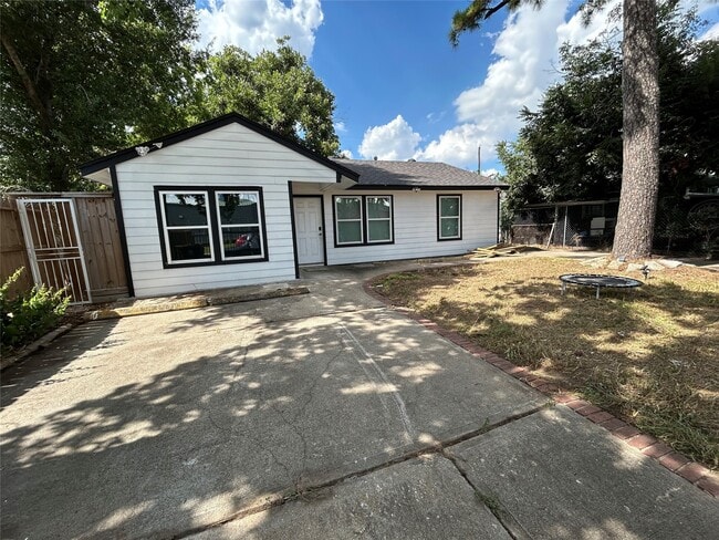 property at 5305 Southlea St