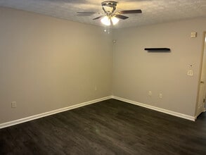 Room in Townhome on Wellington Chase Ct in Lithonia, GA - Foto de edificio - Building Photo