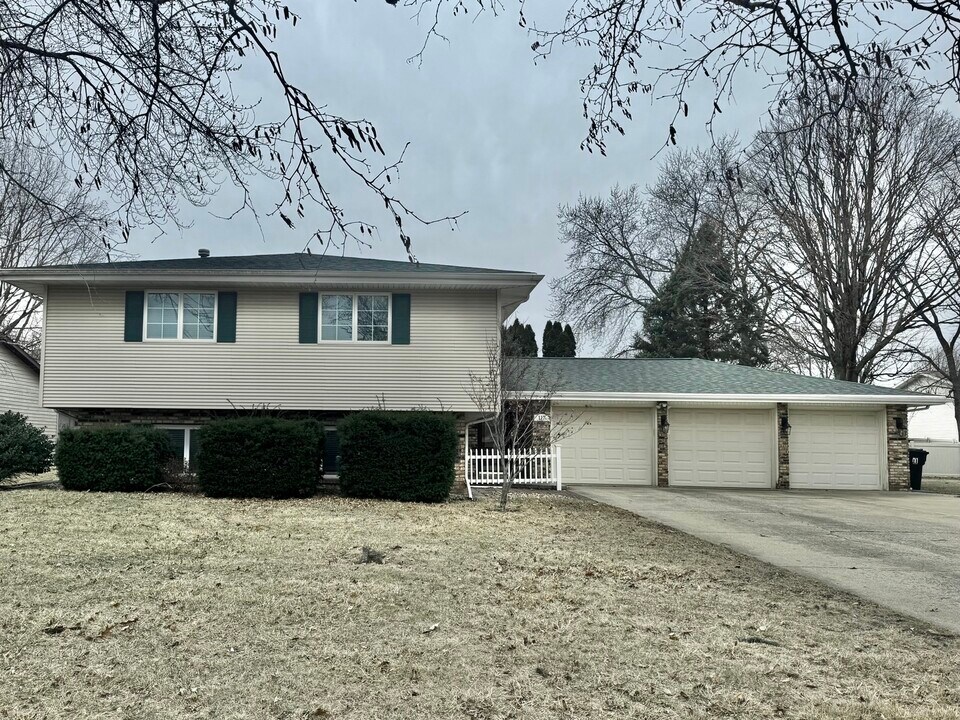 117 Colchester Dr in Normal, IL - Building Photo