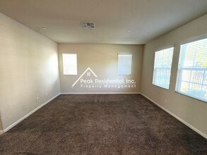 8215 Winterhead Ln in Sacramento, CA - Building Photo - Building Photo