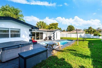 1200 NE 27th Way in Pompano Beach, FL - Building Photo - Building Photo