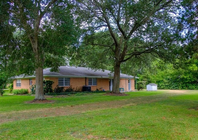 9231 Kostelnik St in Needville, TX - Building Photo - Building Photo