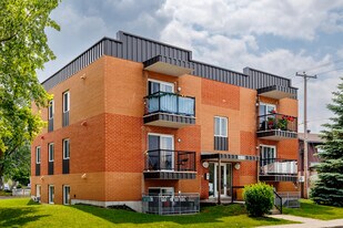 4216 Du Souvenir Ch in Laval, QC - Building Photo