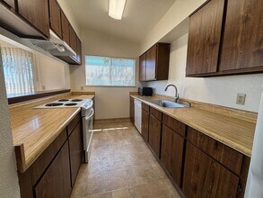 286 Anita St-Unit -Unit B in Monterey, CA - Building Photo - Building Photo