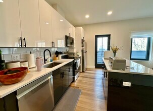 63 Belgrade Ave, Unit 406 in Boston, MA - Building Photo - Building Photo