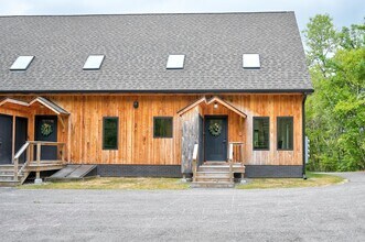 22 Pudding Pond Dr in Conway, NH - Building Photo - Building Photo