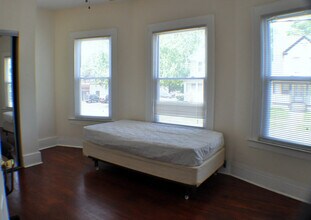 301 Maple St, Unit 1A in Syracuse, NY - Building Photo - Building Photo