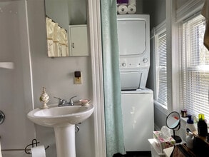 401 Laurel St W, Unit 2 (Upper) in Stillwater, MN - Building Photo - Building Photo