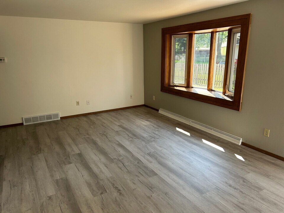 305-307 S Willow St in Kimberly, WI - Building Photo