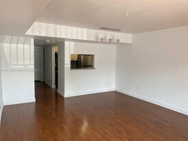 250 NW 107th Ave in Miami, FL - Building Photo