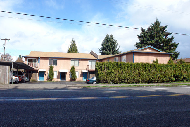 8231 N Fessenden St in Portland, OR - Building Photo - Building Photo