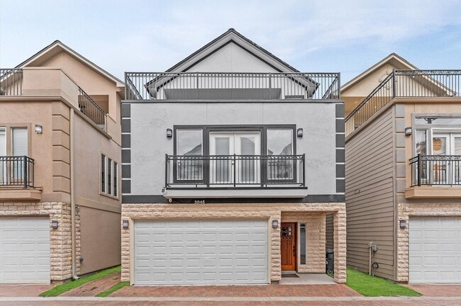 3045 Clinton Dr in Houston, TX - Foto de edificio - Building Photo