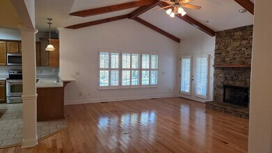 324 Avenue of the Oaks in Rock Spring, GA - Foto de edificio - Building Photo