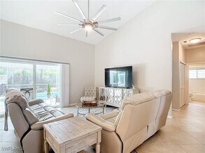 7157 Falcons Glen Blvd in Naples, FL - Foto de edificio - Building Photo