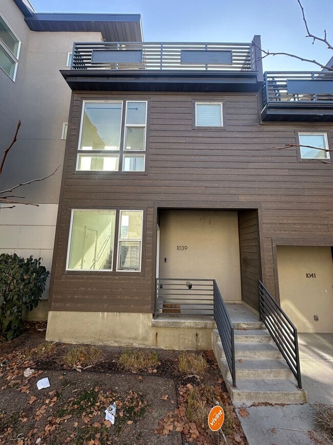 property at 1039 W Rooftop Dr