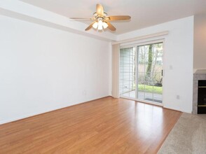 18505 SE Newport Way in Issaquah, WA - Building Photo - Building Photo