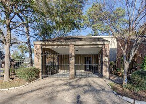 9400 Doliver Dr in Houston, TX - Building Photo