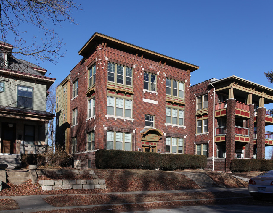 3014 Grand Ave in Kansas City, MO - Foto de edificio