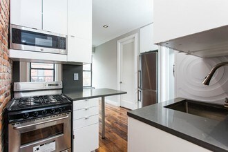 232 Elizabeth St, Unit 5B in New York, NY - Building Photo - Building Photo