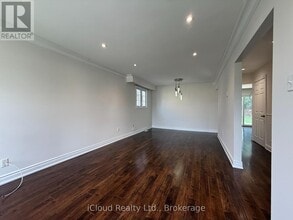 3880 Teeswater Rd in Mississauga, ON - Building Photo - Building Photo