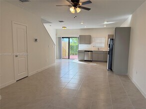 540 NE 1st St in Florida City, FL - Foto de edificio - Building Photo